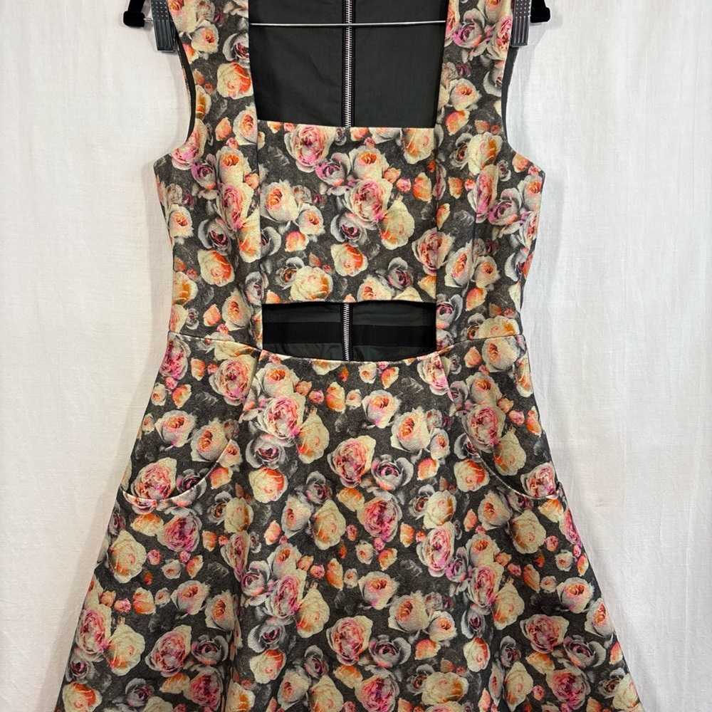 Floral Sleeveless Dress with Cutout